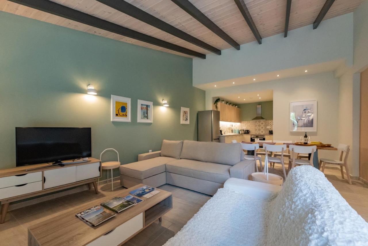 Linas Home - Kalamata Mediterranean Villas Bagian luar foto