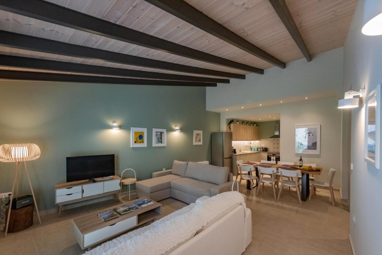 Linas Home - Kalamata Mediterranean Villas Bagian luar foto